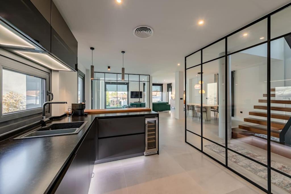 Villa Con Piscina Privada Gelves المظهر الخارجي الصورة